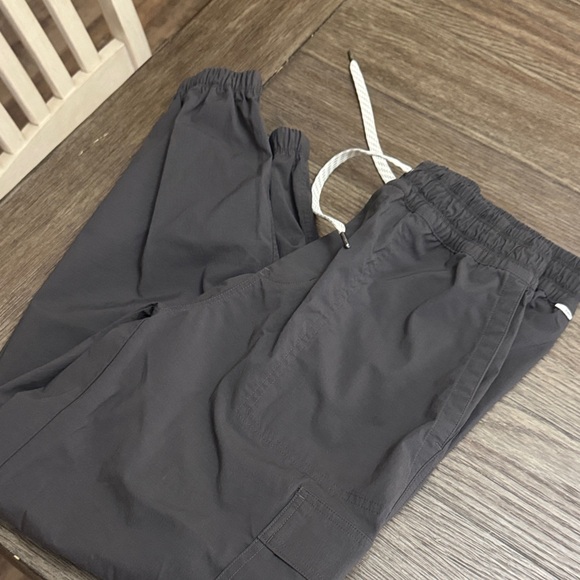 Vuori Villa cargo joggers - Picture 1 of 3